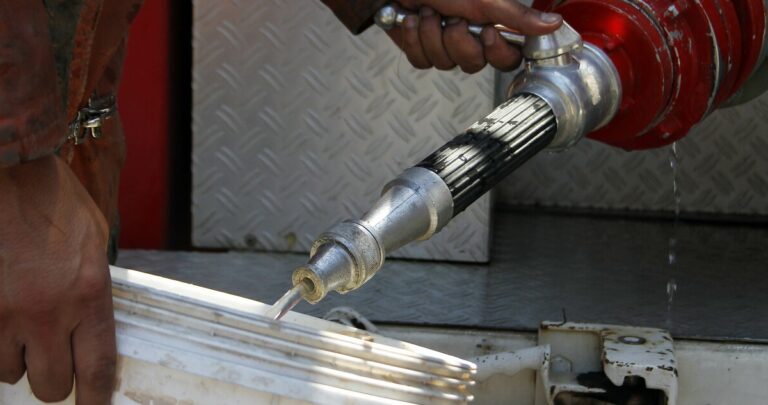 Familias rurales quedan sin agua: suspenden reparto en la provincia de Talca por millonarias deudas del Estado