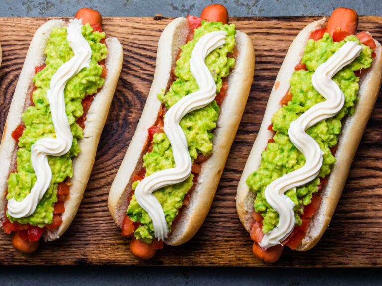 Ranking internacional posiciona al completo chileno como el mejor “hot dog de Latinoamérica”