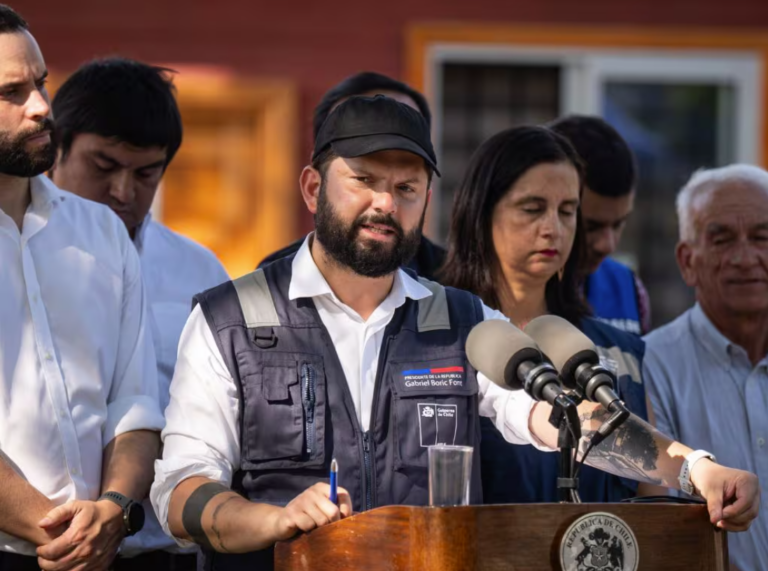 Presidente Boric reconoce demora en ayuda habitacional en zonas afectadas por incendios forestales