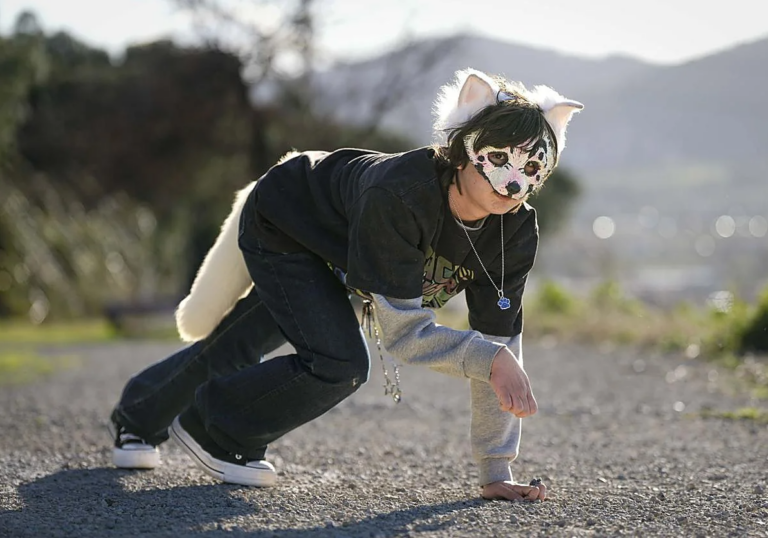 Red Nacional de Salud advierte 4 riesgos para la salud de los “therians”: entre ellas lesiones articulares y vertebrales