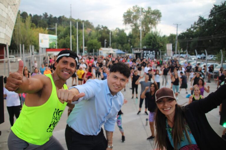 Cerca de 300 personas participaron en zumbatón solidaria en apoyo a atleta curicano