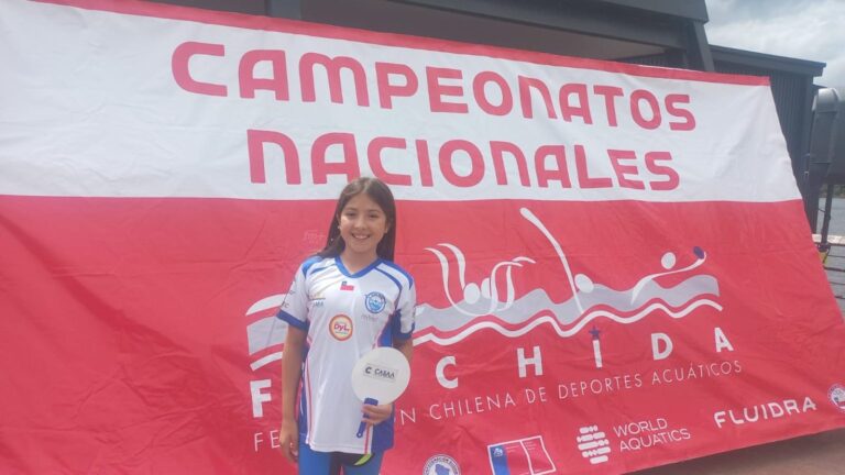 Estudiante de Talca destaca en la natación escolar y se posiciona entre las mejores del país
