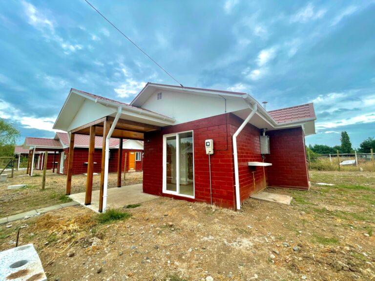 Longaví celebra: mujeres trabajadoras agrícolas reciben viviendas propias