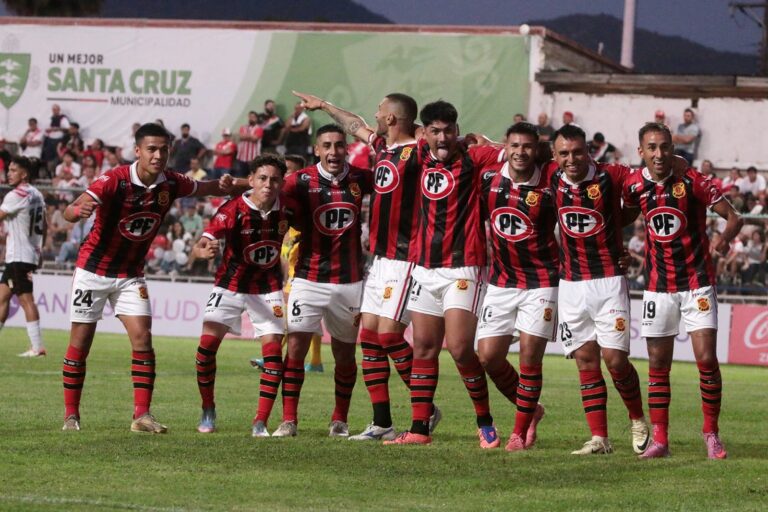 El Maule se tiñó de rojinegro: Rangers venció a Curicó Unido con gol del uruguayo Servetti