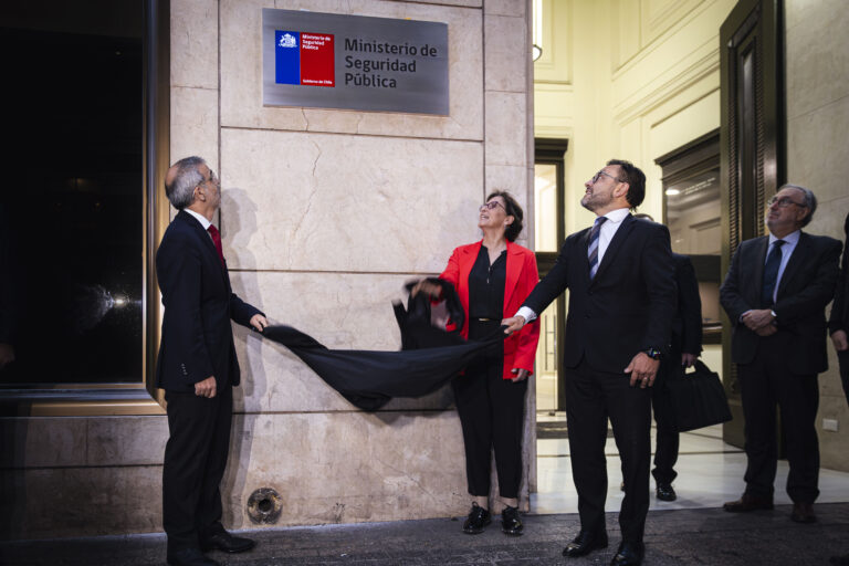 Oposición denuncia “amarre” en Subsecretaría de Seguridad Pública por cargos de planta