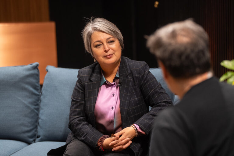 Jeannette Jara despeja dudas y confirma su permanencia en el PC