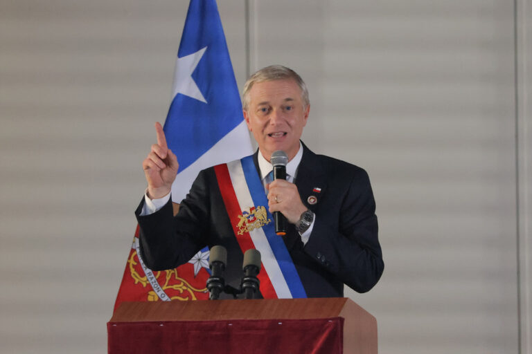 Cadem: Kast logra 57% de aprobación en su primera semana y mayoría respalda “gobierno de emergencia”