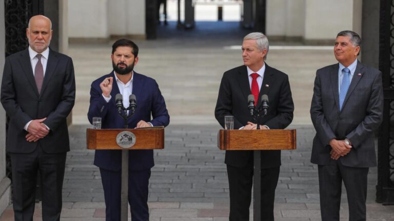 Quiebre político: Boric acusa a Kast de mentir sobre intercambio de información por cable chino y termina reunión en La Moneda