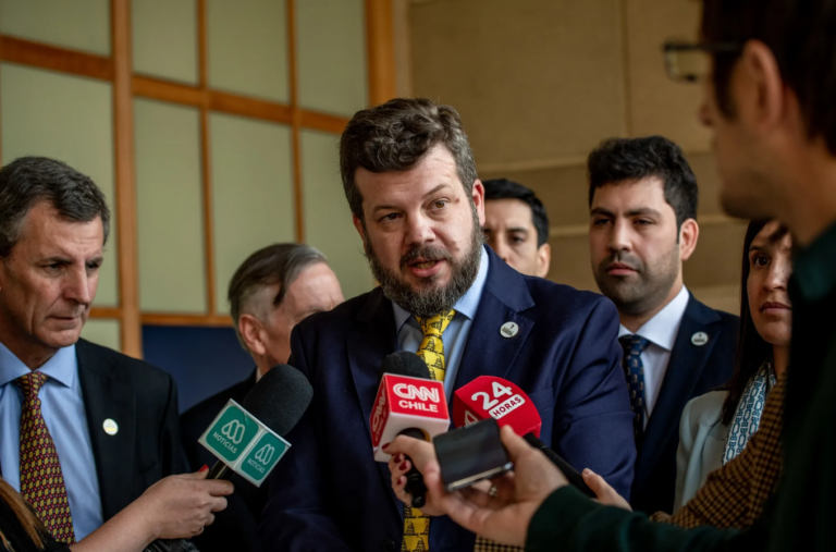 Kaiser anuncia “Ley Antiamarres” para despedir funcionarios en primeros meses de gobierno