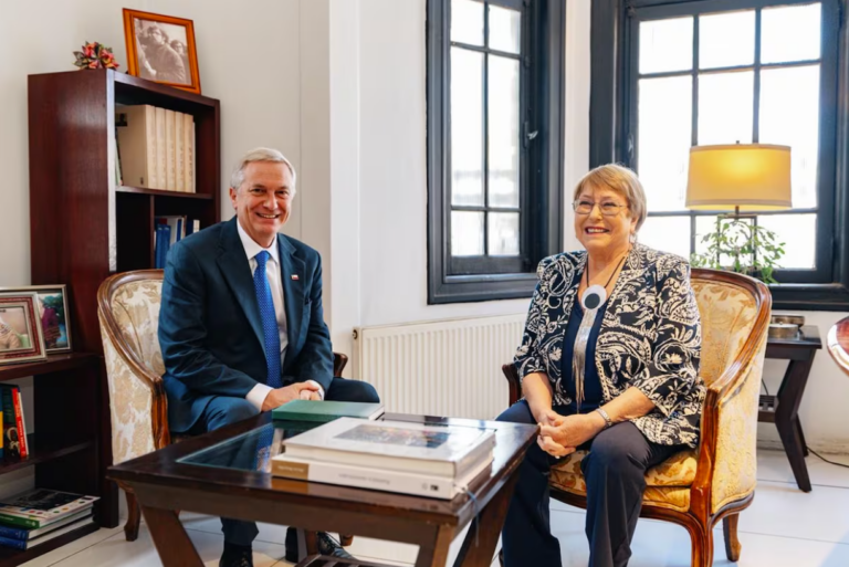 Presidente Kast recibe a Michelle Bachelet en medio de debate por candiatura a la ONU