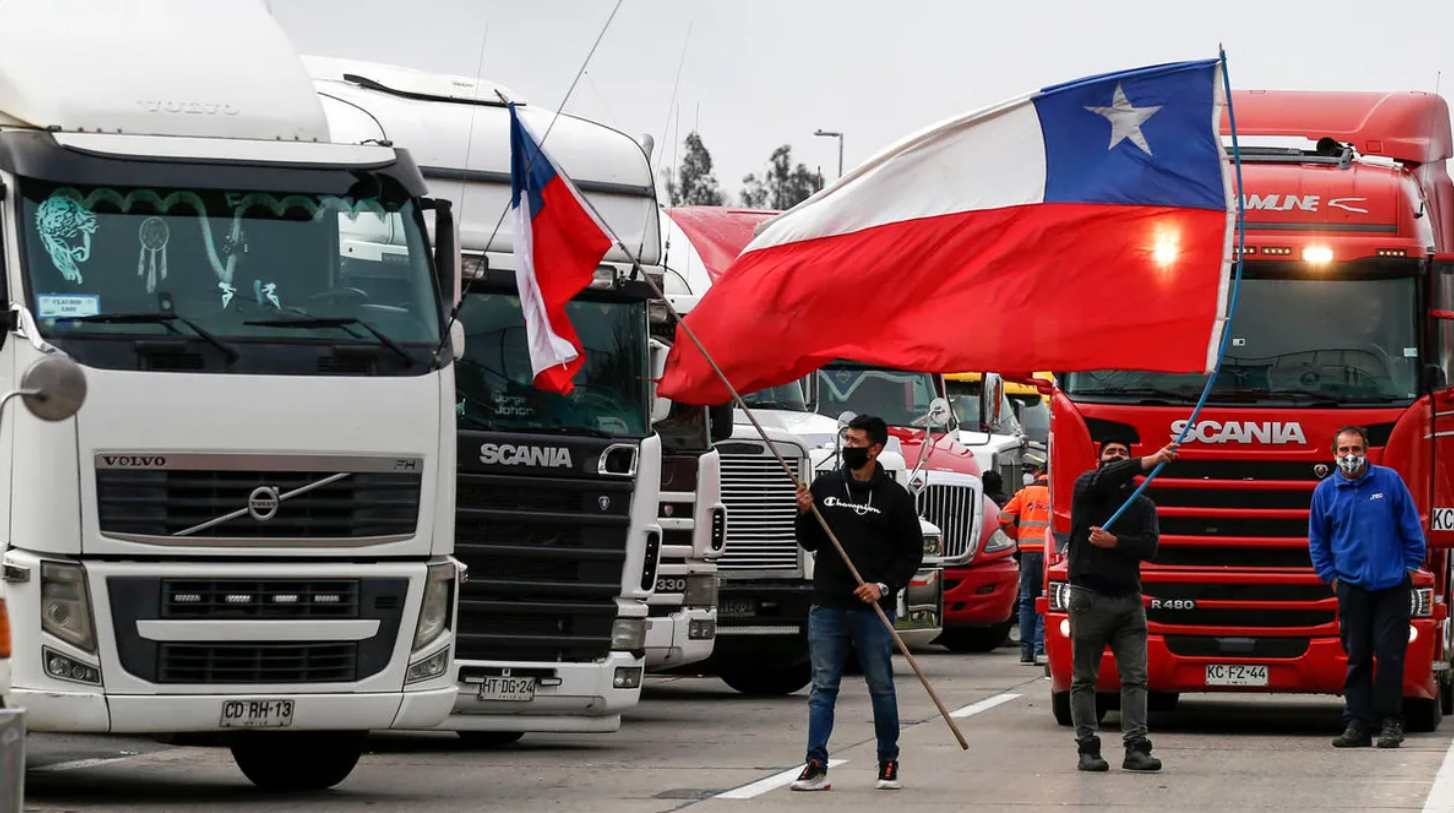 Camioneros descartan paro por alza de combustibles y aseguran abastecimiento tras reunión en La Moneda