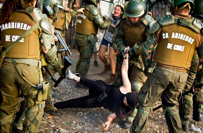 Gobierno de Kast evalúa indultos a uniformados condenados por el estallido social