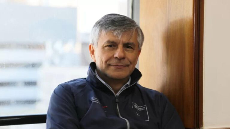 Contraloría detecta hasta $100 mil millones en posibles irregularidades durante la gestión de Claudio Araya (PC) en la Subtel