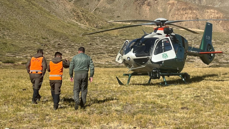 Operativo aéreo logra rescatar a padre e hijo extraviados en la precordillera de San Clemente