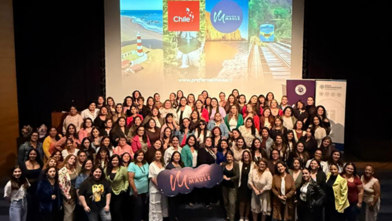 Mujeres maulinas participan en taller sobre liderazgo femenino de Prefiero el Maule en Talca