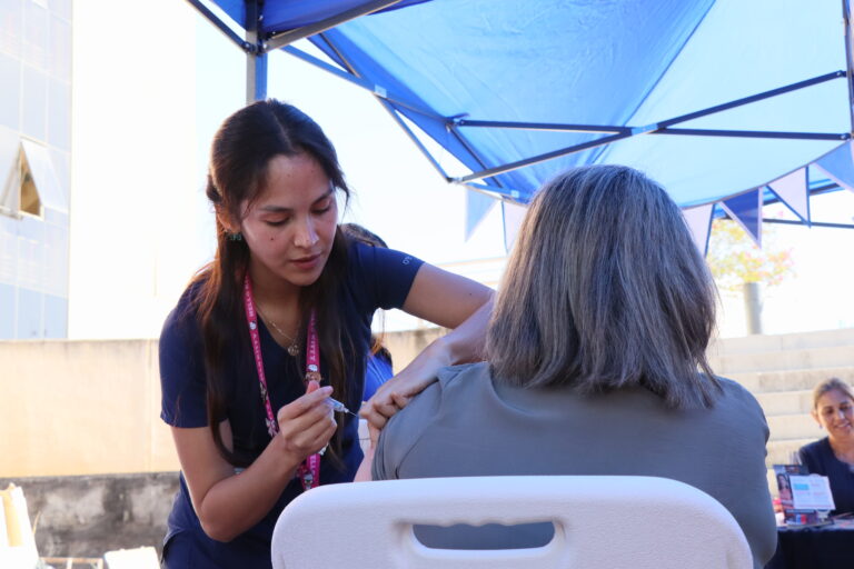 Campaña de invierno avanza: 1.700 personas ya se han vacunado contra la influenza en la región del Maule