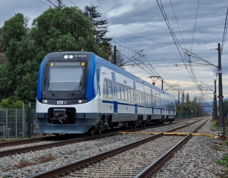 Fatal accidente en Talca: tren arrolla a mujer en cruce ferroviario