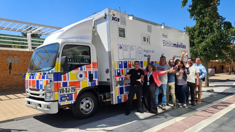 Región del Maule suma moderno bibliomóvil para fomentar la lectura