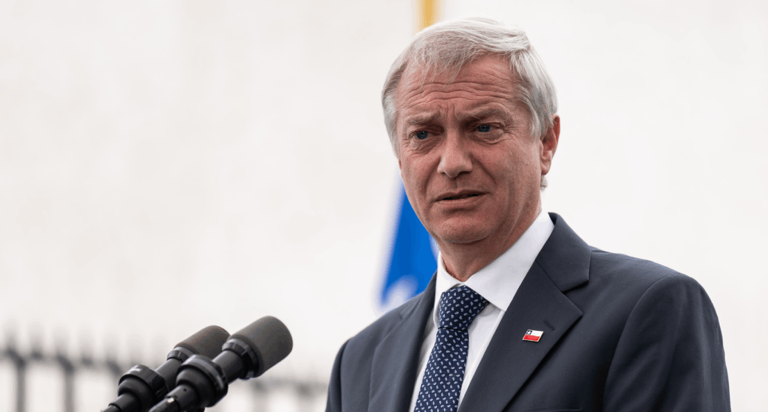 Cadem: alza de combustibles eleva desaprobación de Kast y supera aprobación por primera vez