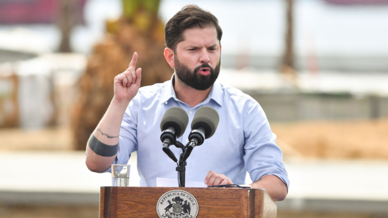 “Para seguir aportando a Chile”: Boric inicia nueva etapa y abre oficina en Santiago proyectando su futuro político