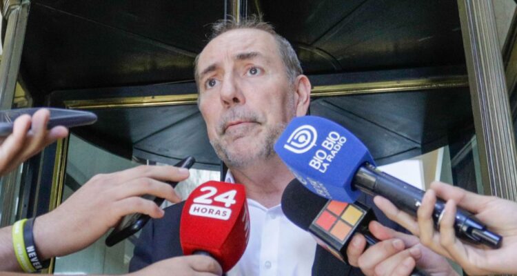 Futuro ministro De Grange apunta al Gobierno por “maltratar” relaciones con China y EEUU tras polémica por cable