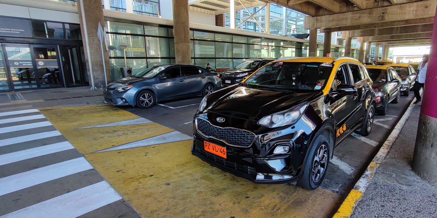 Detienen a taxista chileno que le robó $3 millones a pasajero extranjero