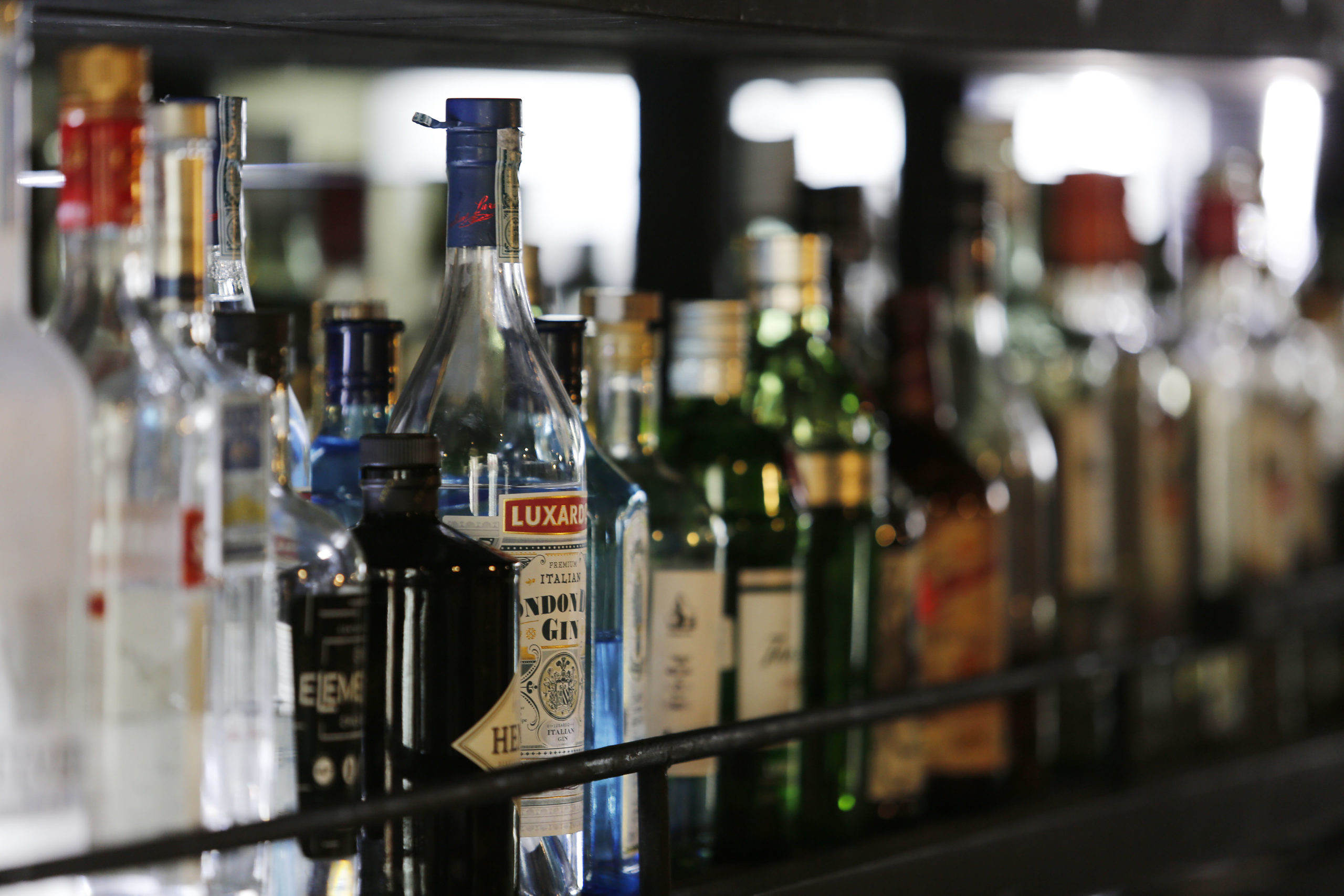 Talca abre remate público de más de 100 patentes de alcoholes: revisa detalles aquí