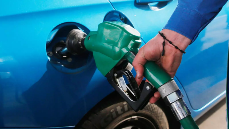 Chile lidera el alza de bencinas pero siguen siendo las más bajas de la OCDE