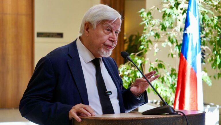 Diputado Celedón pide a Hacienda transparentar recaudación por combustibles tras fin del MEPCO