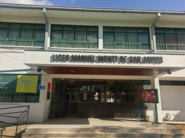 Estudiante es detenido por portar cuchillo en liceo de San Javier