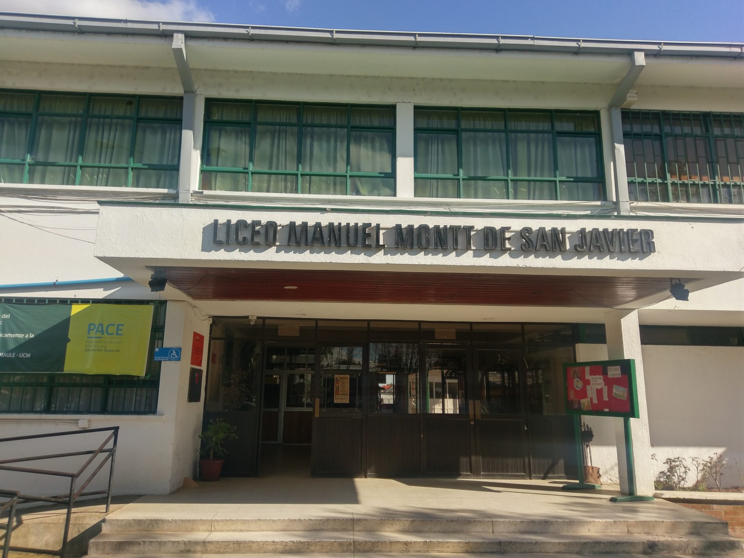 Estudiante es detenido por portar cuchillo en liceo de San Javier