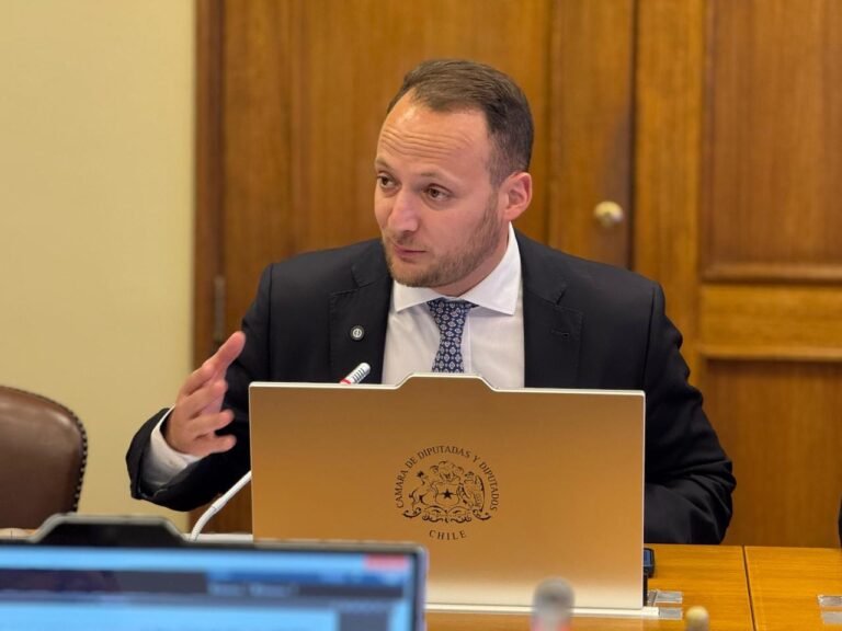 Diputado Guzmán pide celeridad en implementación de Ley de Adopción y Ley de Envejecimiento