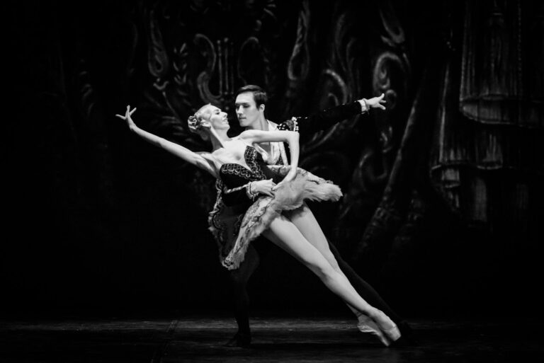 “El Lago de los Cisnes” llega al Teatro Regional del Maule con ballet clásico