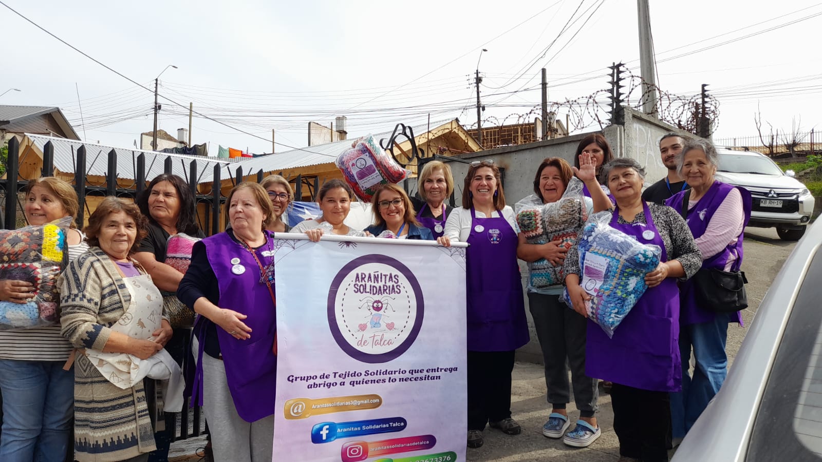 Arañitas Solidarias de Talca entrega 100 frazadas a familias afectadas por incendios en Biobío