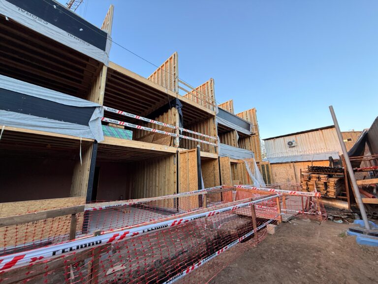 Linares levanta primer edificio de madera pionero en Maule