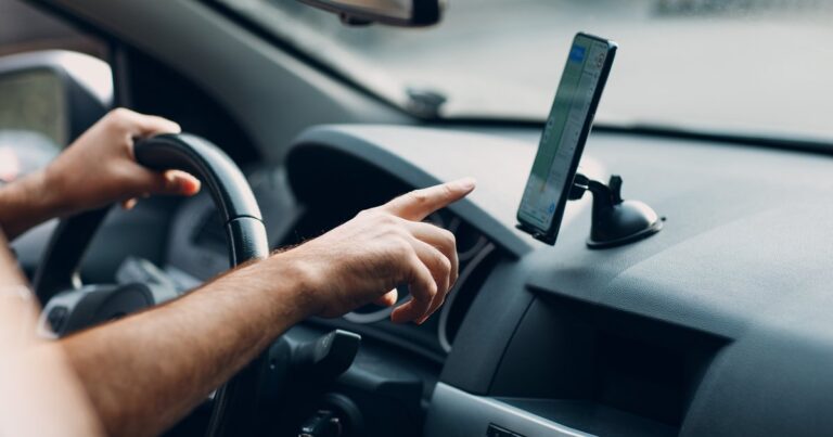 Flexibilidad en Ley Uber: autos de hasta 15 años podrán operar