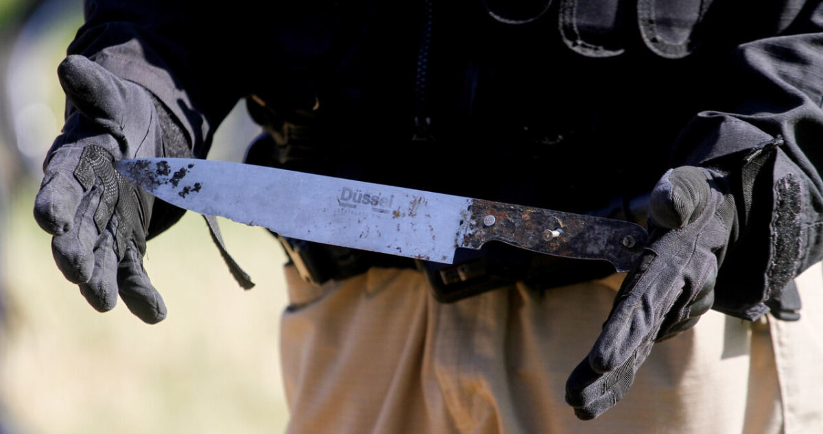 PDI detiene a menor de 14 años con arma blanca en colegio en la comuna de Victoria