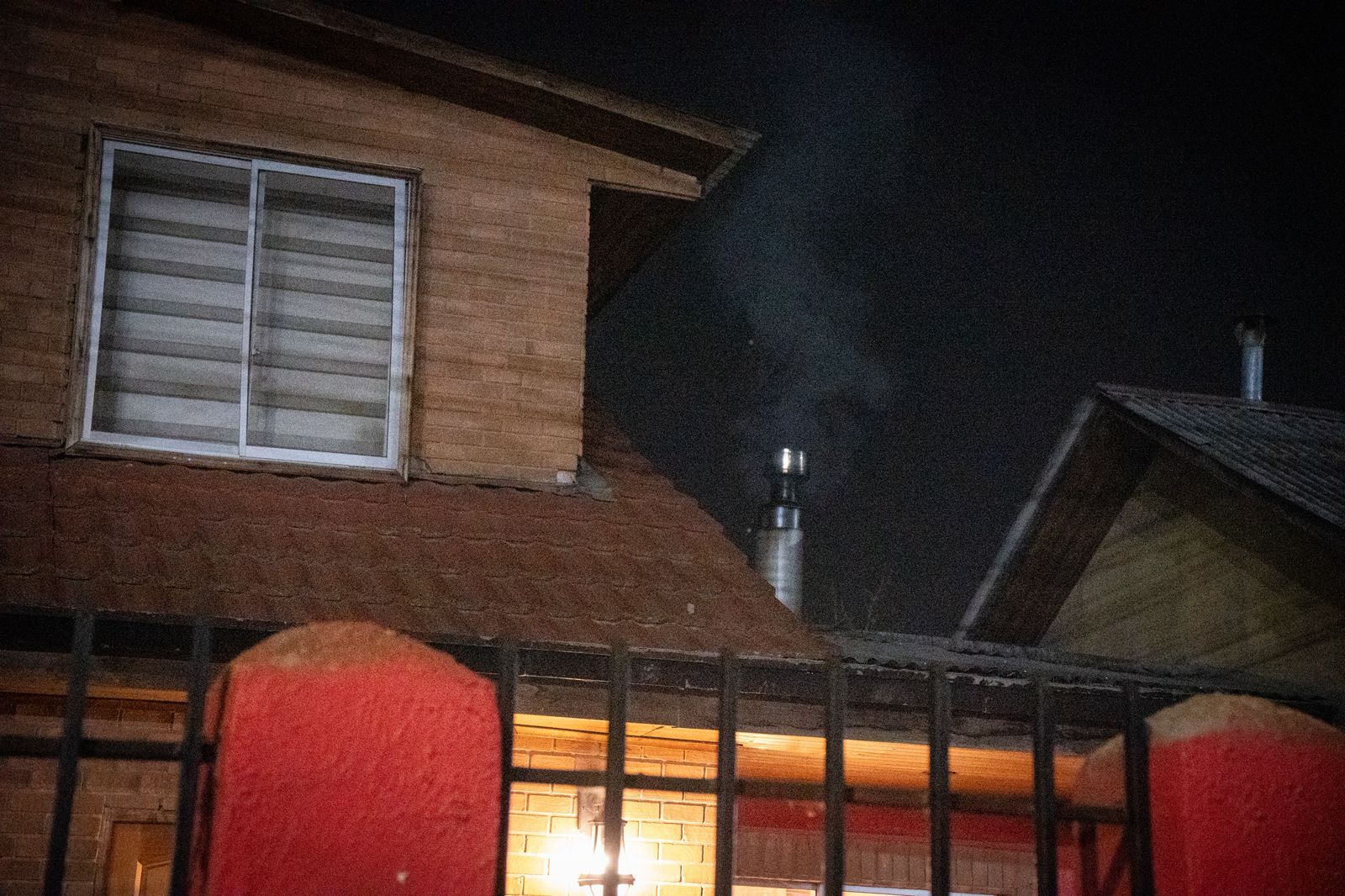Fiscalizan viviendas por humos visibles ante mala calidad del aire en Talca y Maule