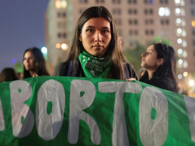 40% de médicos del sistema público objetan aborto por causal de violación: un hospital llega del Maule llega al 100%