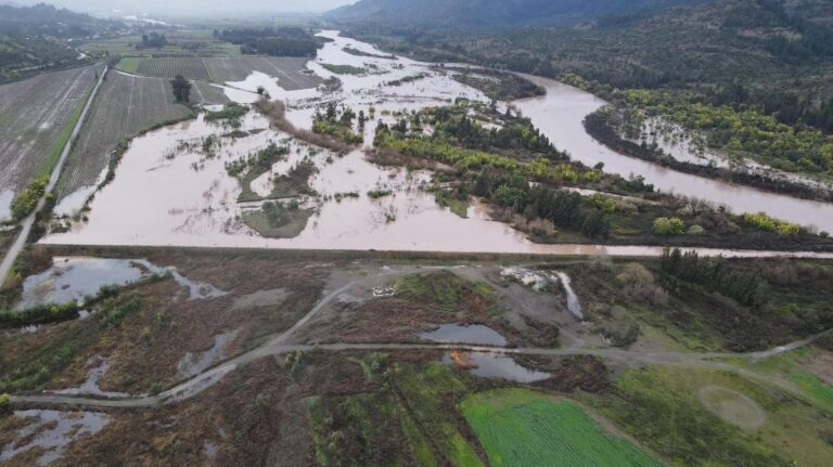 Senapred ordena evacuar sector Placilla de Licantén por desborde del río Mataquito