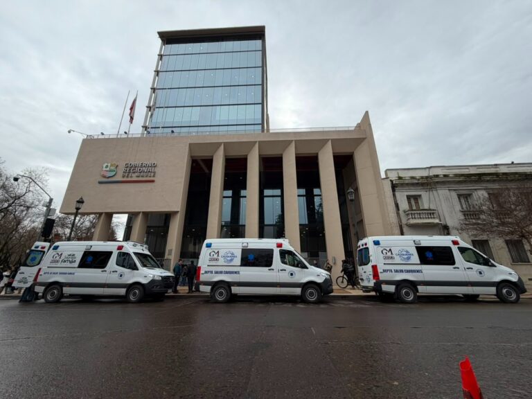 Nueva flota de ambulancias para Cauquenes y Sagrada Familia fortalece la red primaria de salud en el Maule